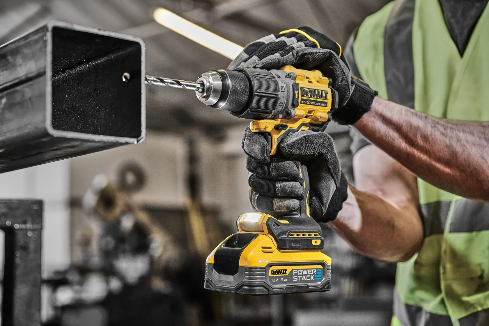 Trapano Avvitatore con percussione compatto 2 Velocità XR 18V BRUSHLESS. Mandrino autoserrante in metallo 1.5-13mm