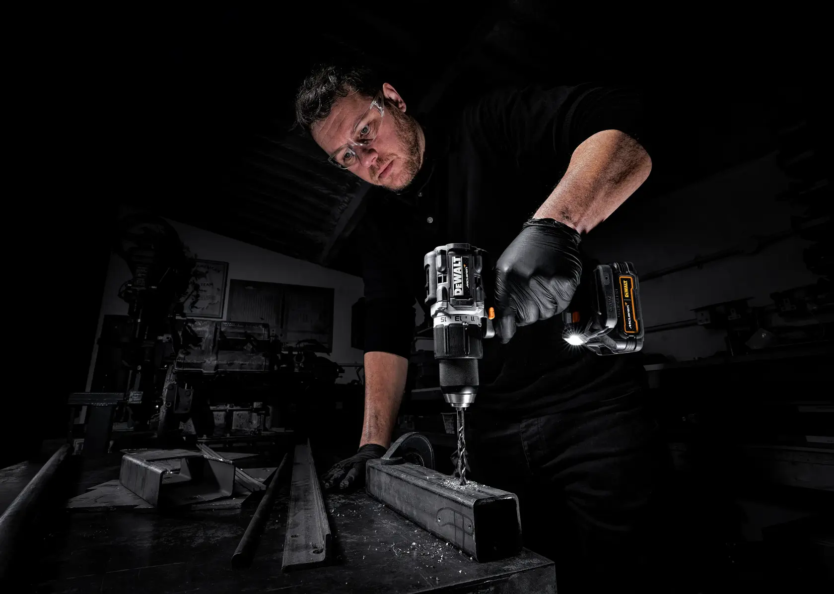 Trapano avvitatore a percussione 18V XR Brushless - DEWALT x McLAREN TEAM F1 in edizione limitata