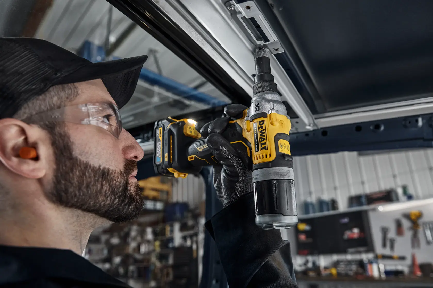 Rivettatrice BRUSHLESS 18V XR da 6,3 mm - 2 X POWERSTACK G-Class Compact
