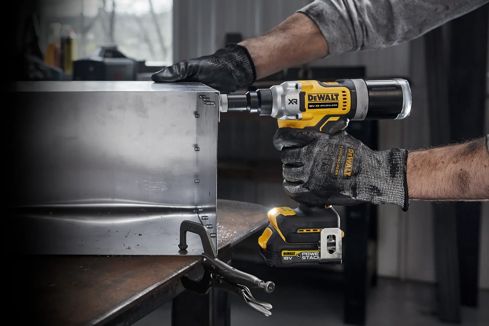Rivettatrice 6.4mm XR 18V BRUSHLESS Forza di trazione 20Kn, meccanismo a circolazione di sfere - solo corpo macchina