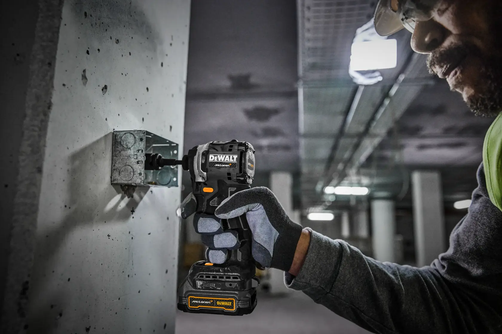 Avvitatore a impulsi 18V XR Brushless - DEWALT x McLAREN TEAM F1 in edizione limitata
