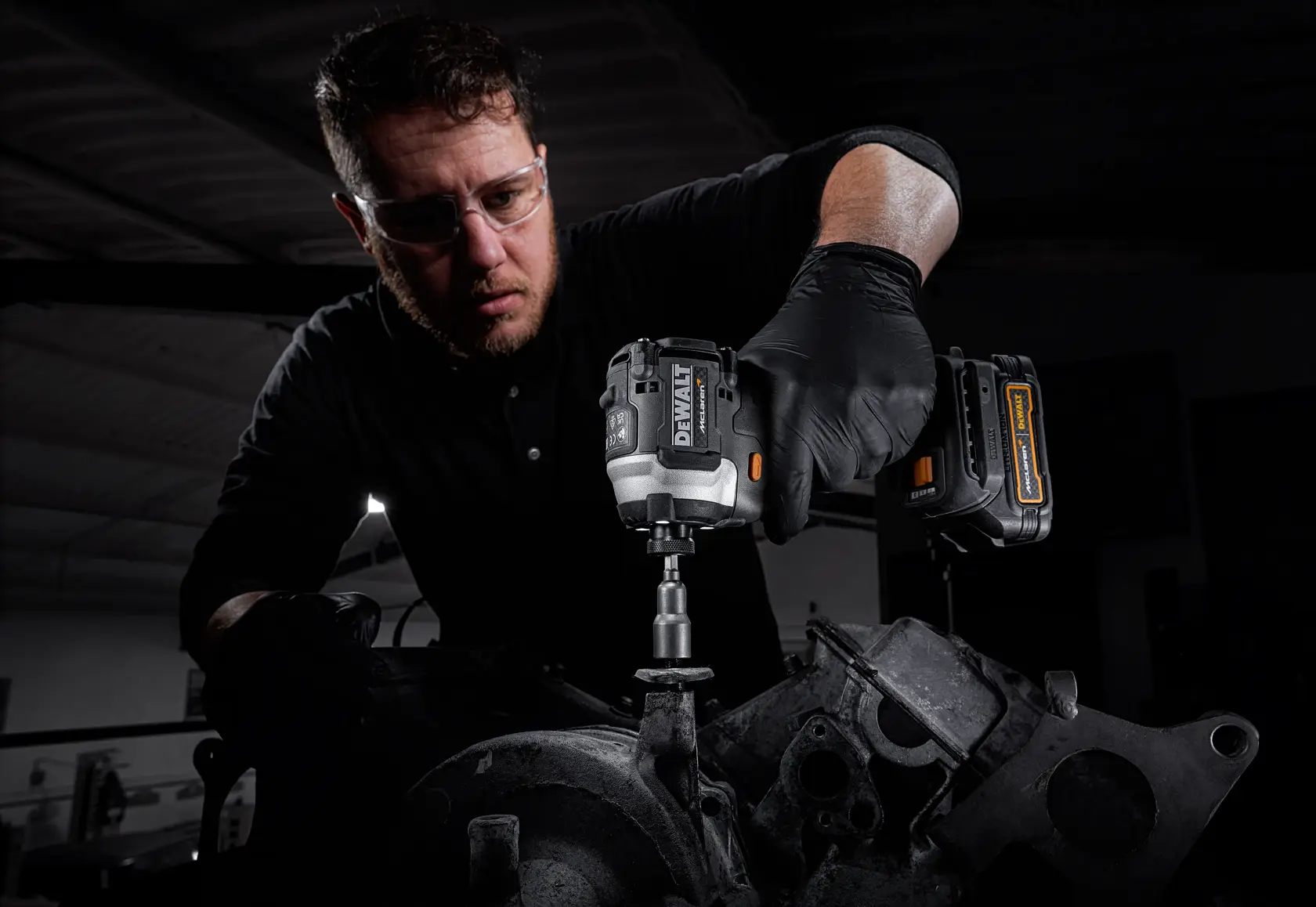 Avvitatore a impulsi 18V XR Brushless - DEWALT x McLAREN TEAM F1 in edizione limitata