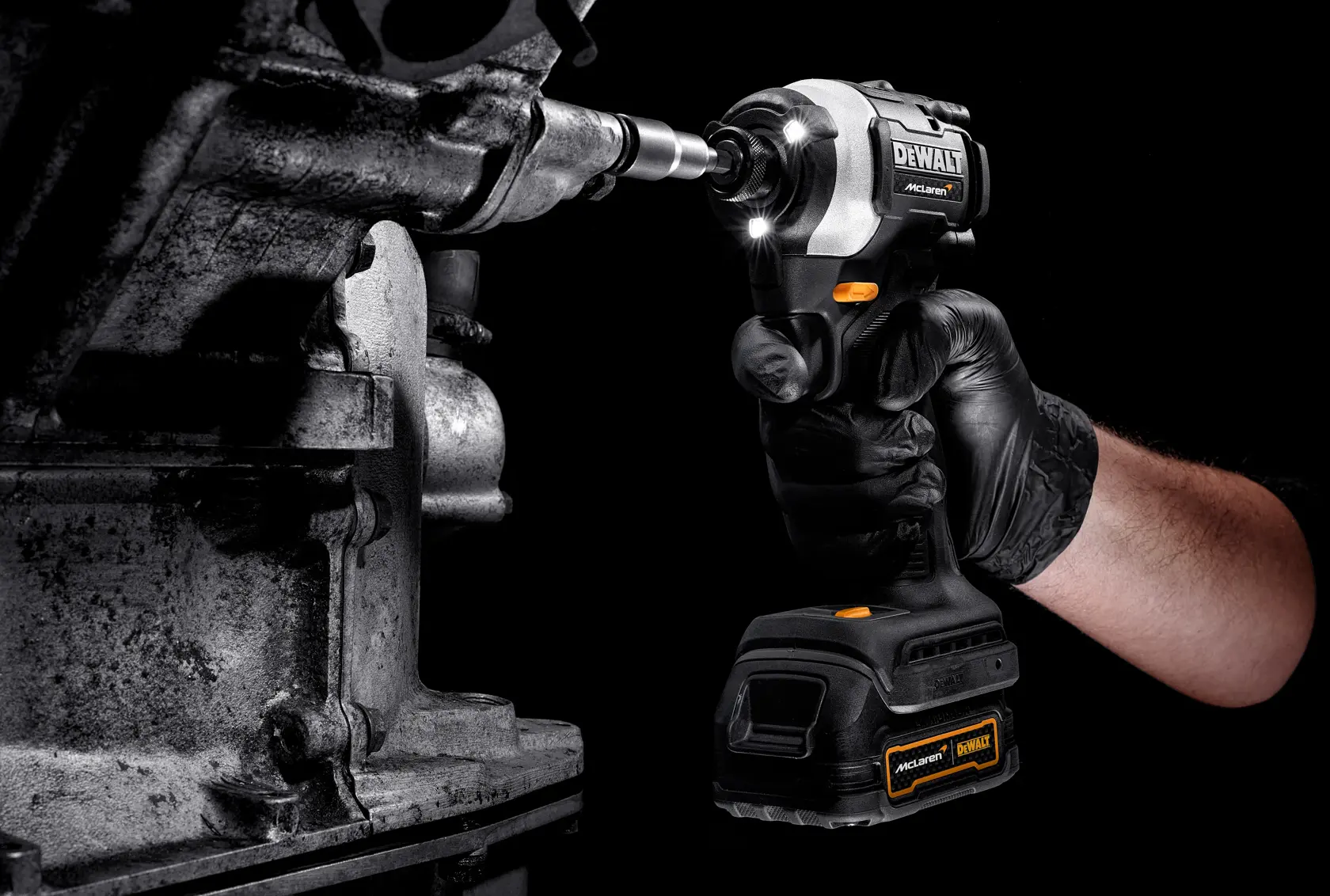 Avvitatore a impulsi 18V XR Brushless - DEWALT x McLAREN TEAM F1 in edizione limitata