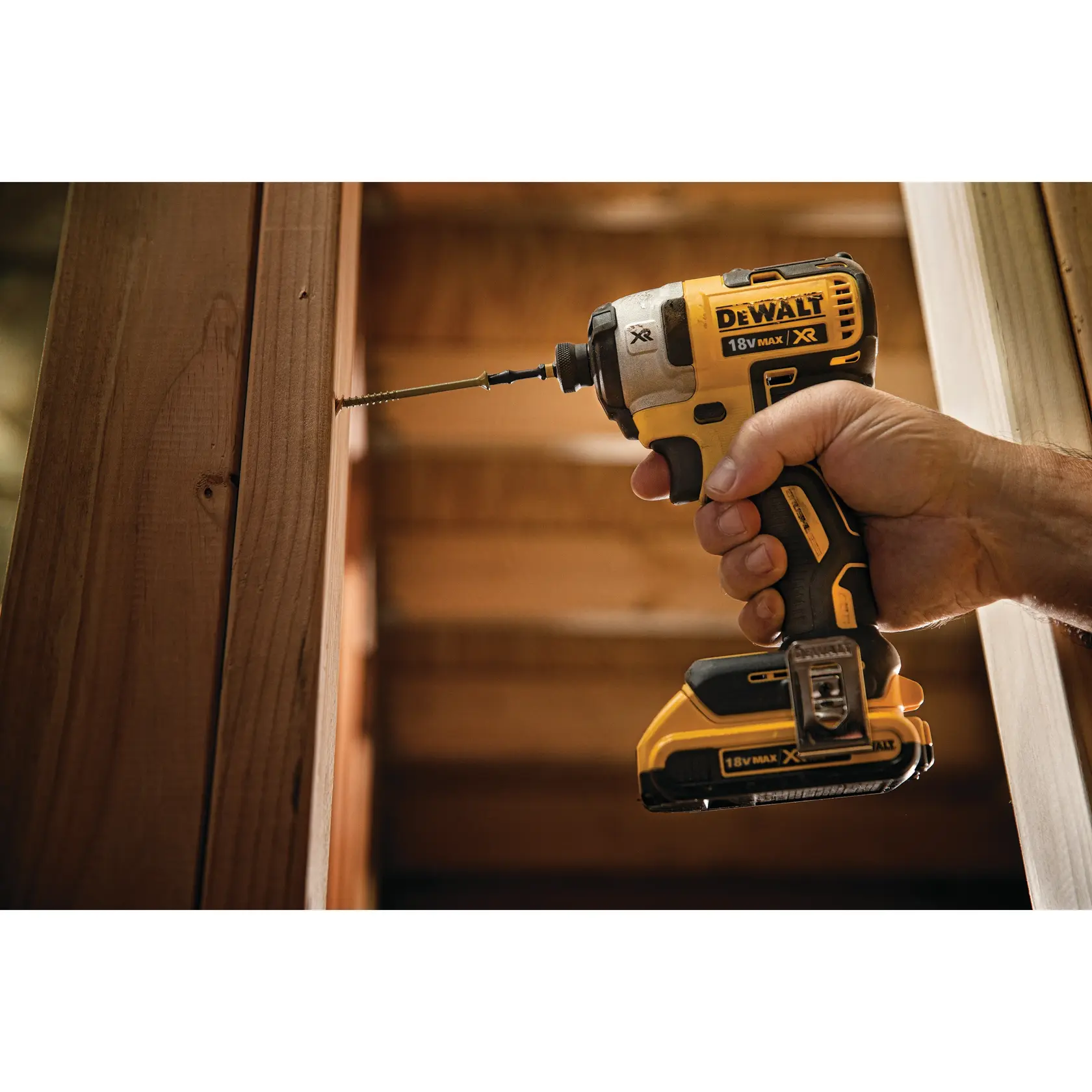 Avvitatore a Impulsi 1/4" XR Litio 18V 2.0Ah BRUSHLESS