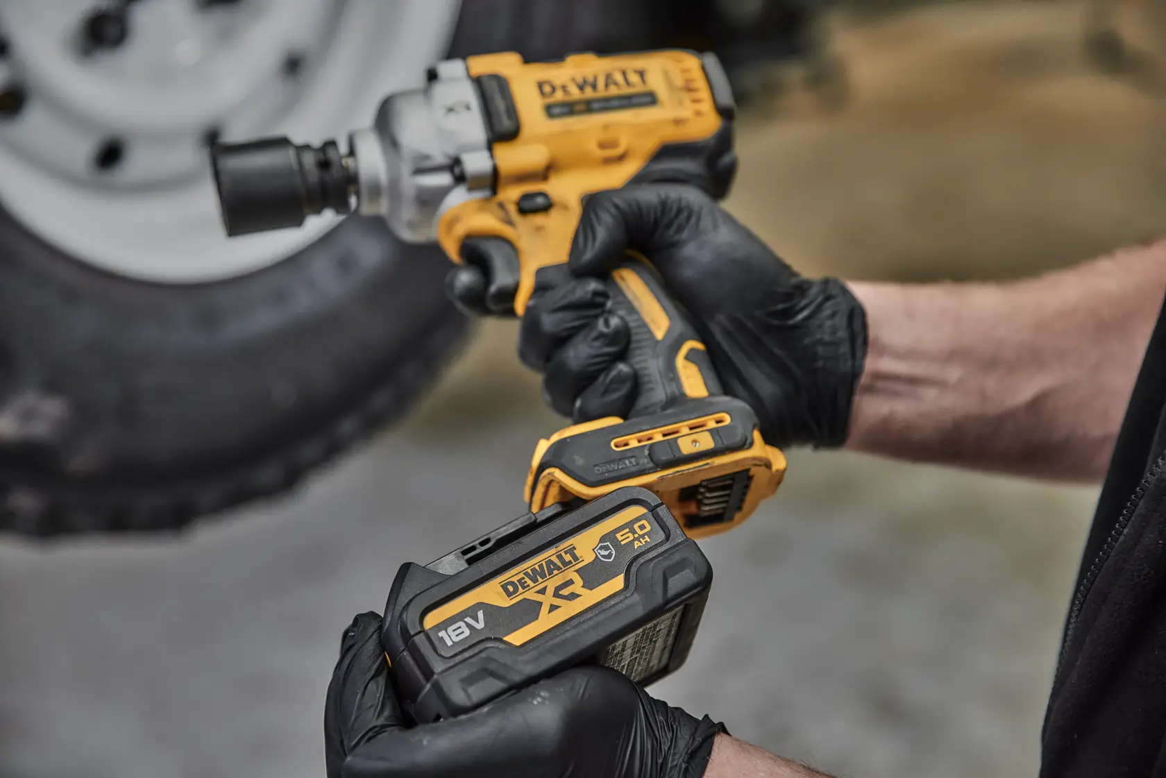 Avvitatore ad impulsi alta potenza 18V XR BRUSHLESS attacco 1/2" HOG RING - Solo corpo macchina)