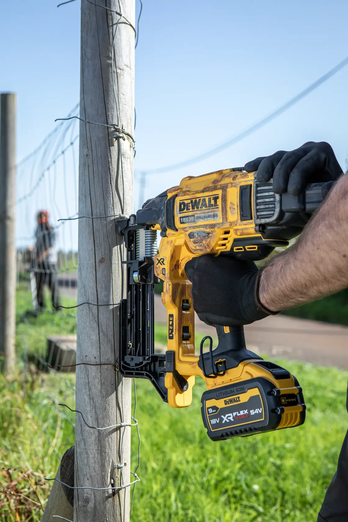 Graffettatrice per cambrette per recinzioni 18V XR 5Ah