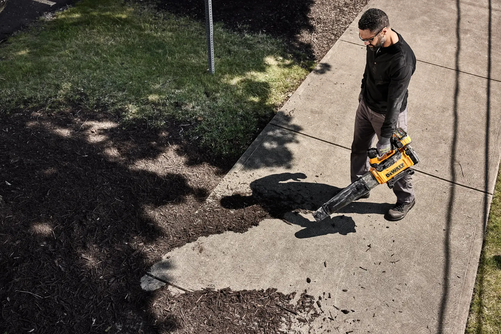Soffiatore assiale XR Flexvolt 54V, motore BRUSHLESS, Modalità TURBIO, Portata massima 21.5 m3/min, Velocità 280km/h. 1 batteria Flex Volt 9Ah, caricabatterie, 2 tubi