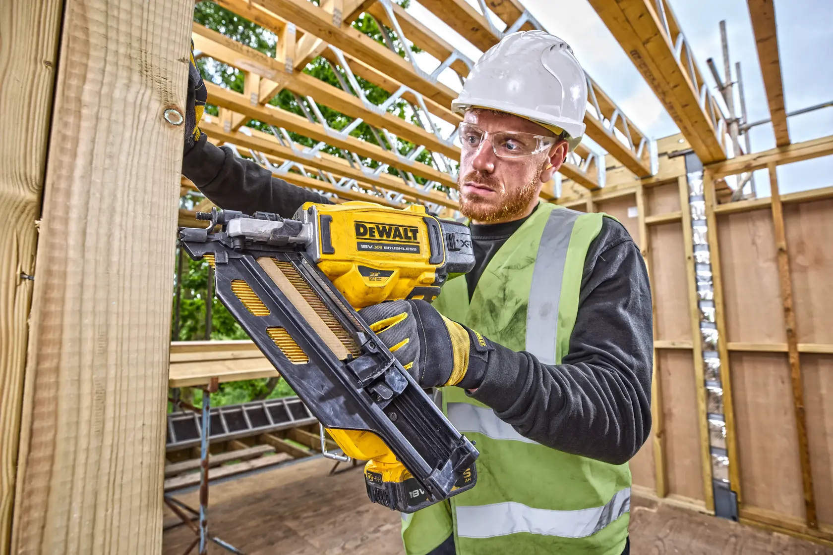 Chiodatrice per chiodi con testa a D, 18V. Motore BRUSHLESS 2 velocità.