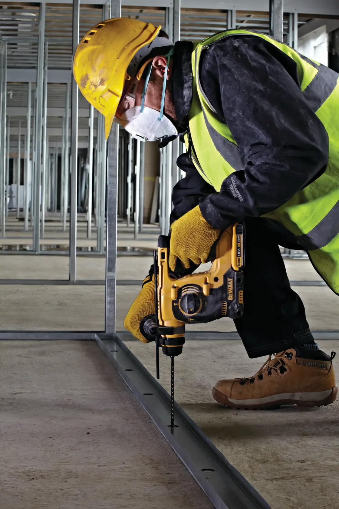 DEWALT® ELITE SERIES™ SDS Plus 14mm x 260mm Full Head Carbide 4-Cutter Drill