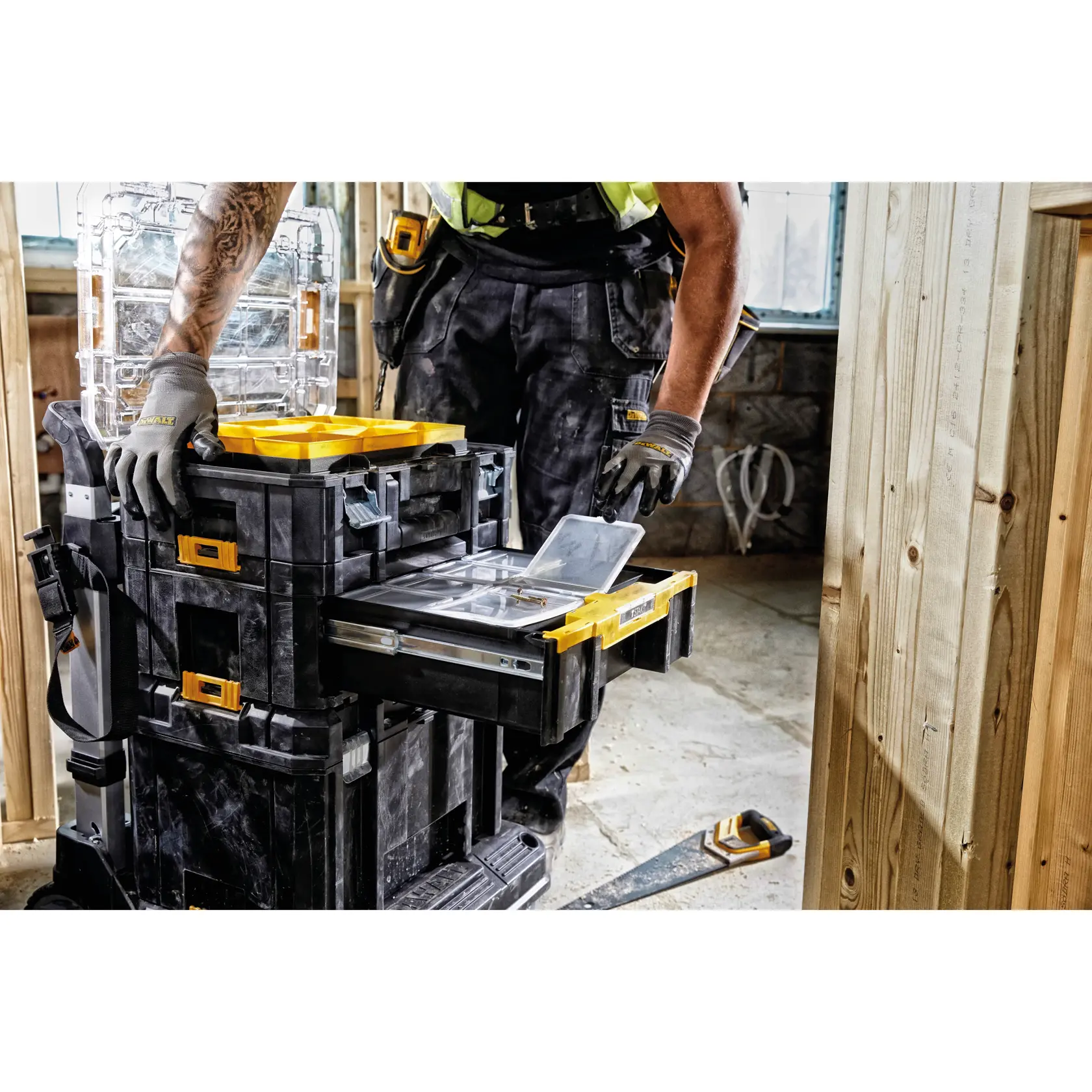 TSTAK™ III Cassetto profondo con 2 contenitori grandi e 4 piccoli