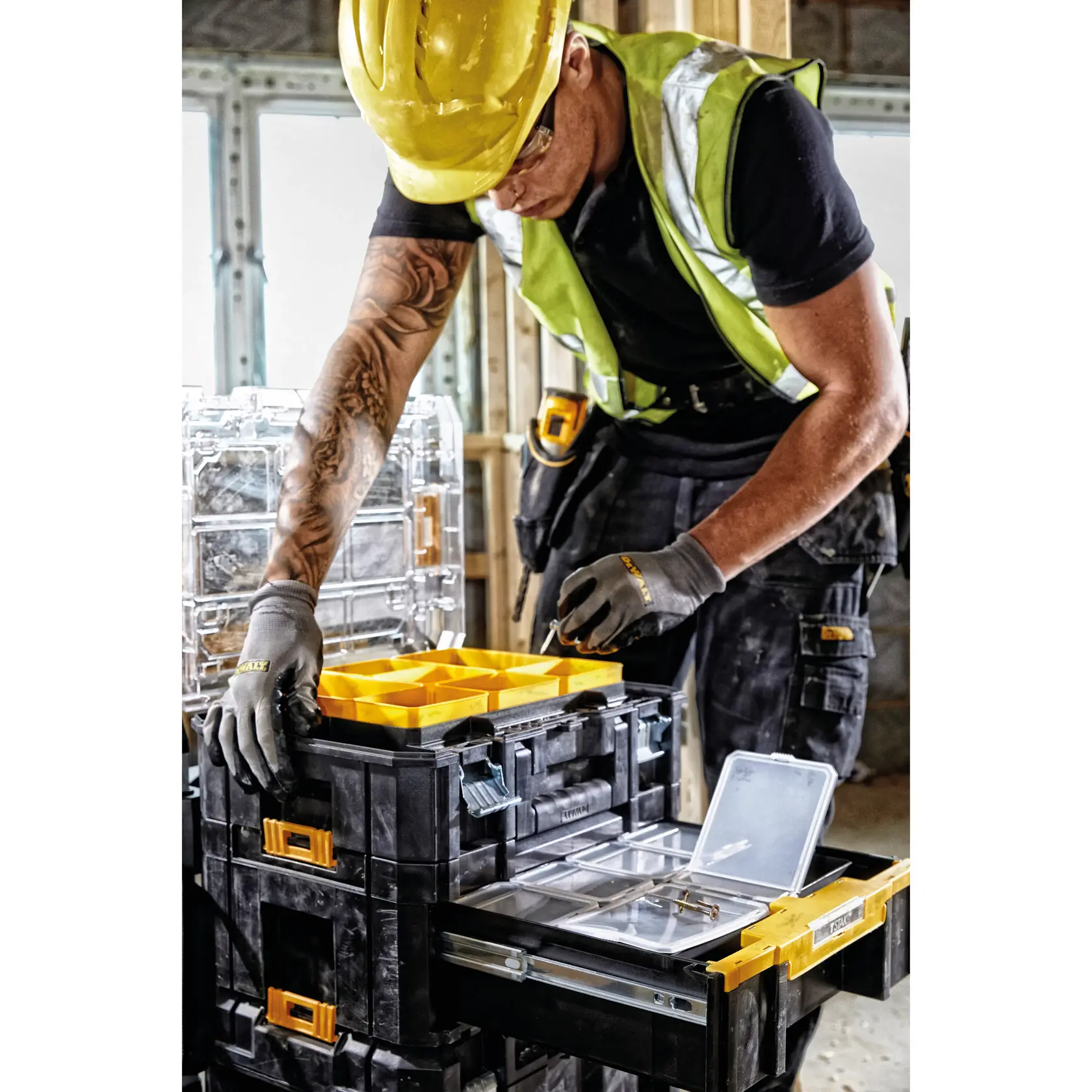 TSTAK™ III Cassetto profondo con 2 contenitori grandi e 4 piccoli